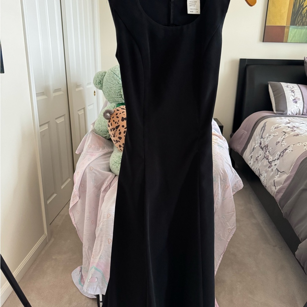 Elegant Black Sleeveless Dress